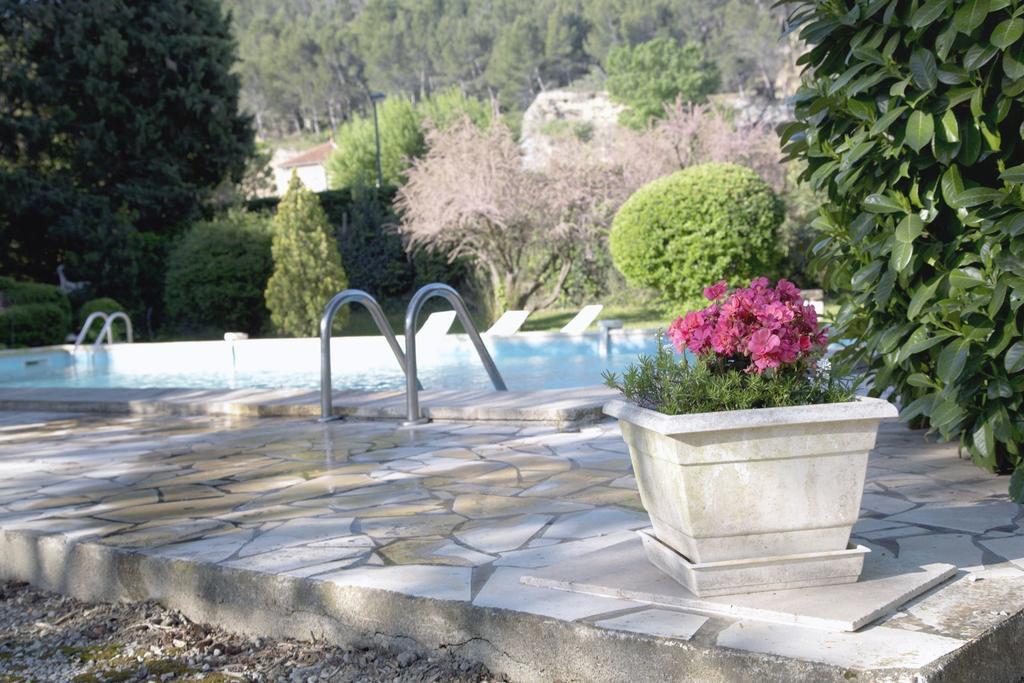Logis Hotel Castel Mouisson Barbentane Exterior foto